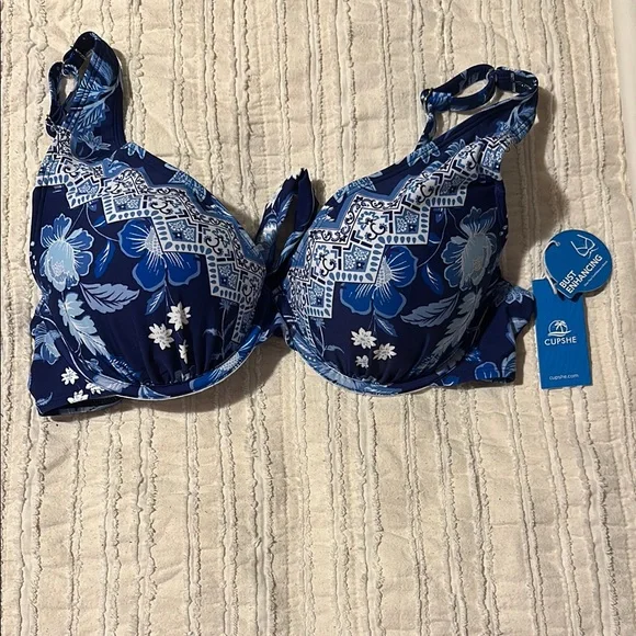 NWT Cupshe Blue and White Floral Bikini Set - Picture 4 of 12